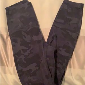 COPY - Lululemon black camo align leggings